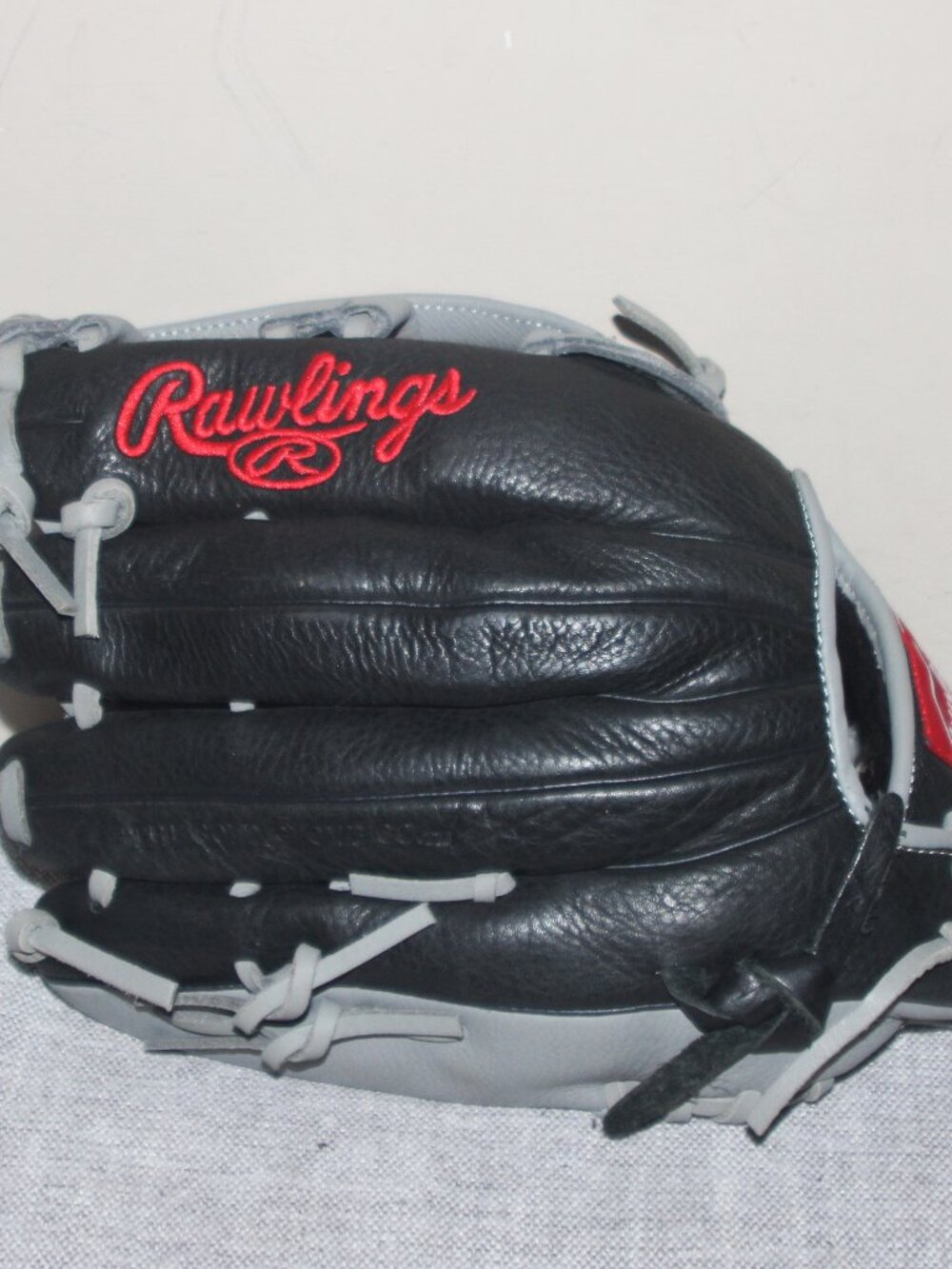 off LN RAWLINGS BALL GLOVE - 12 1/2" BLACK/GREY (RIGHT HAND THROW)